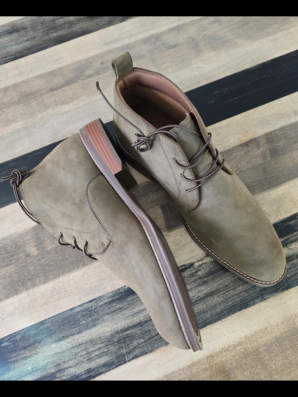 Kenneth Cole Olive Suede Chukka Boots